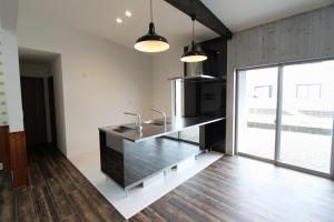 デザインと機能性を兼ね備えたスタイリッシュなキッチン