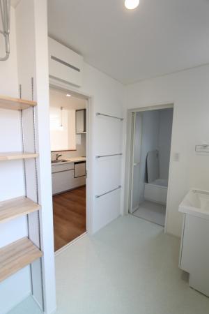 スムーズな家事動線に収納力、使い勝手のよい洗面室